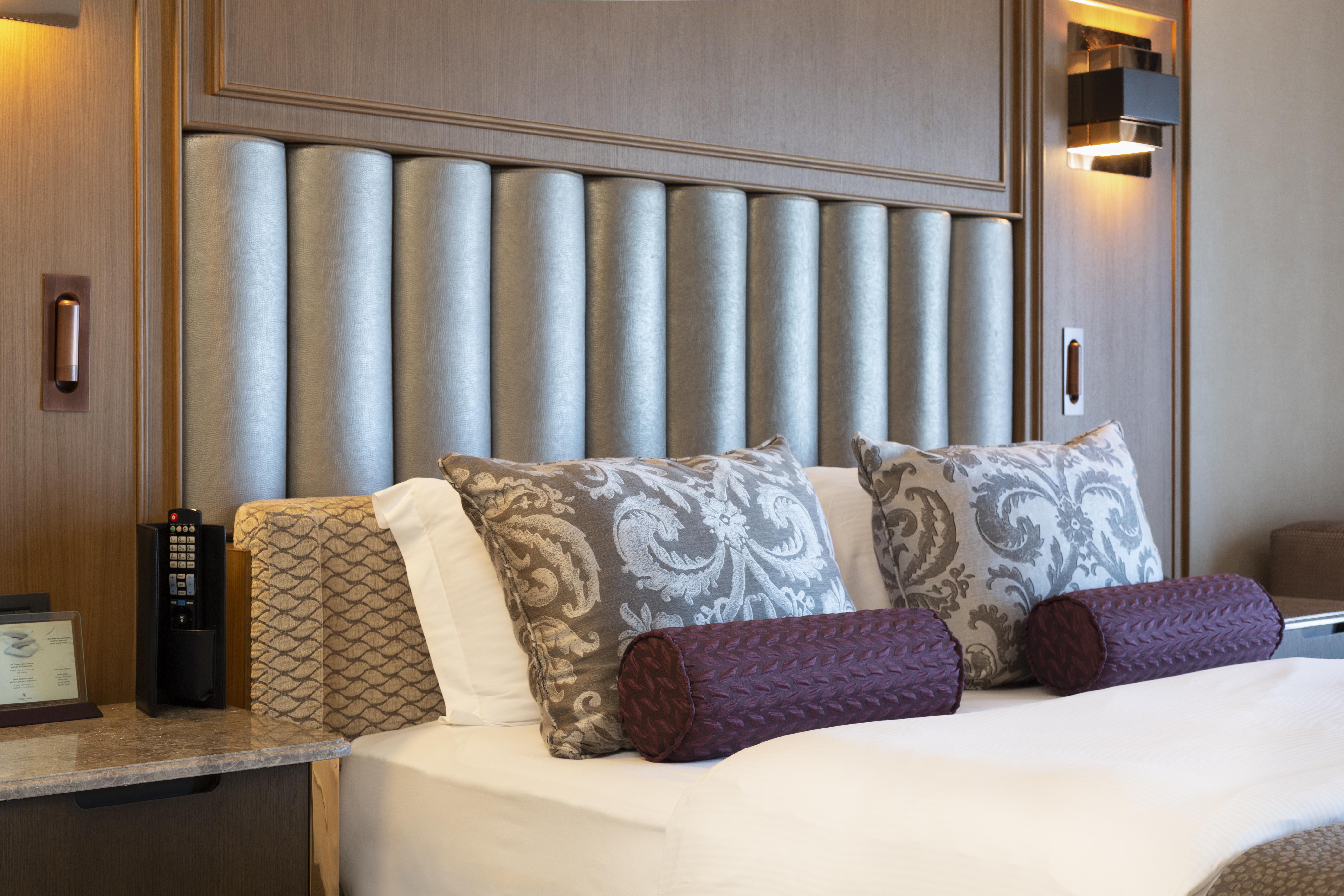 Almira Hotel Thermal Spa & Convention Center Bursa Exterior photo A bed with a headboard