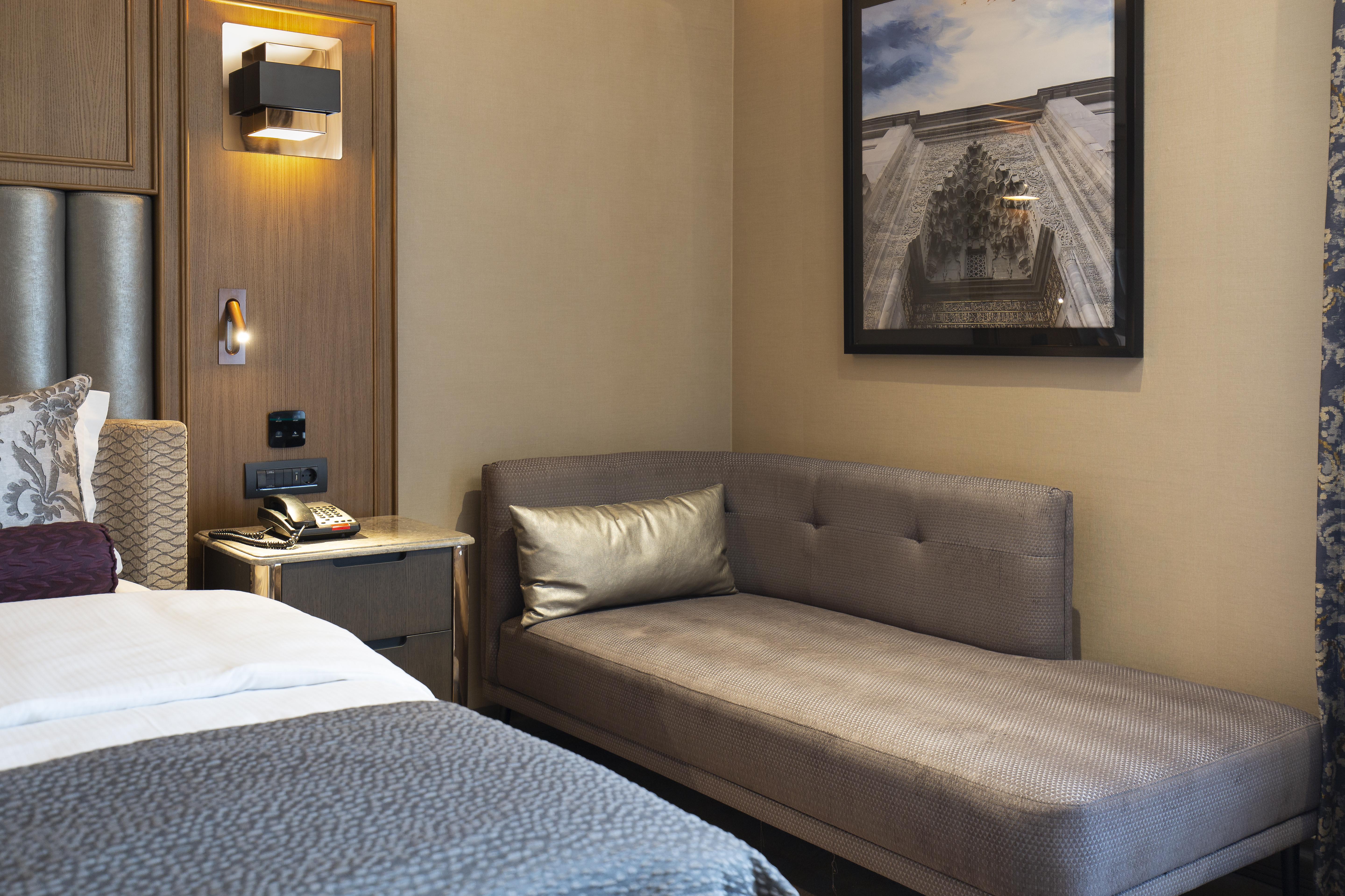 Almira Hotel Thermal Spa & Convention Center Bursa Exterior photo A chaise longue